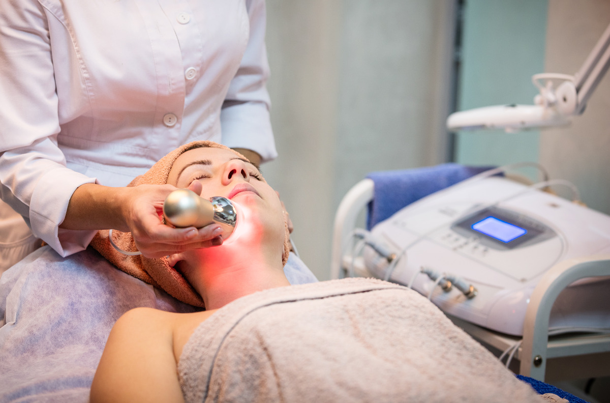 14k Gold Facial - Image 5